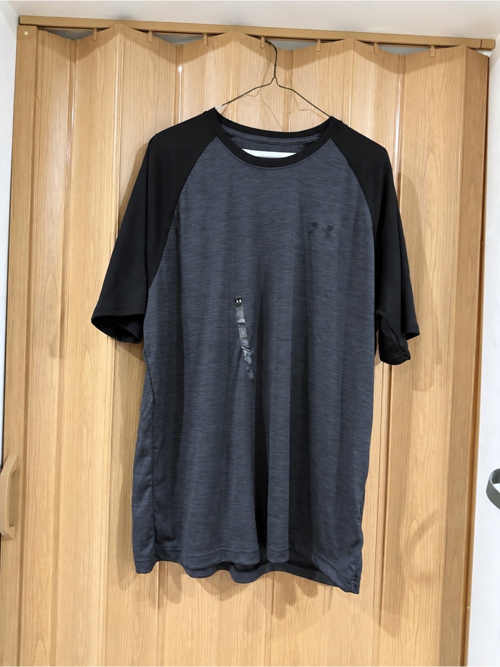 Under Armour Men’s Short Sleeve Raglan Performance Tee - Charcoal and Black